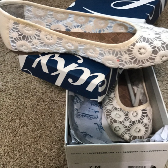 Lucky lace flats size 7 medium - Picture 2 of 2